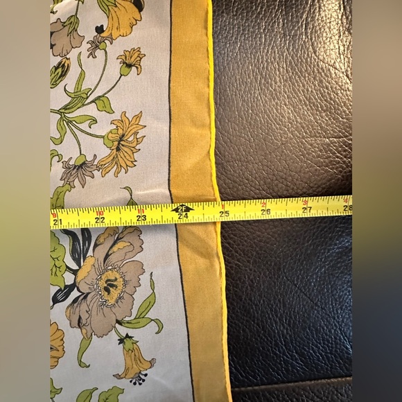 Vintage 30” x 30” tPolyester Scarf, Poppy Design. - Picture 12 of 12